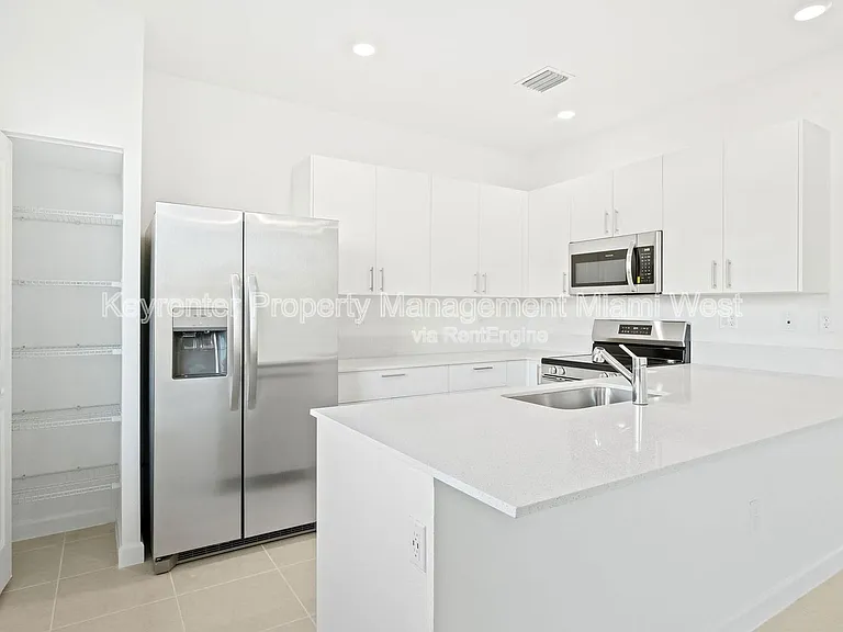 1385 SE 7th Ter — Photo 9