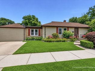 143 Woodstock Ave, Clarendon Hills, IL 60514