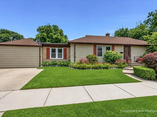 143 Woodstock Ave, Clarendon Hills, IL 60514