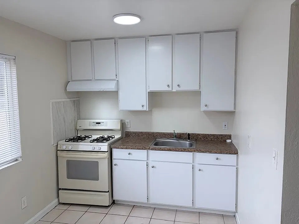 4 1st St #1
