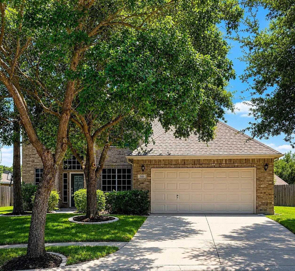 4 bed, 2.5 bath, 2371 sqft, $2,800 — Photo 1