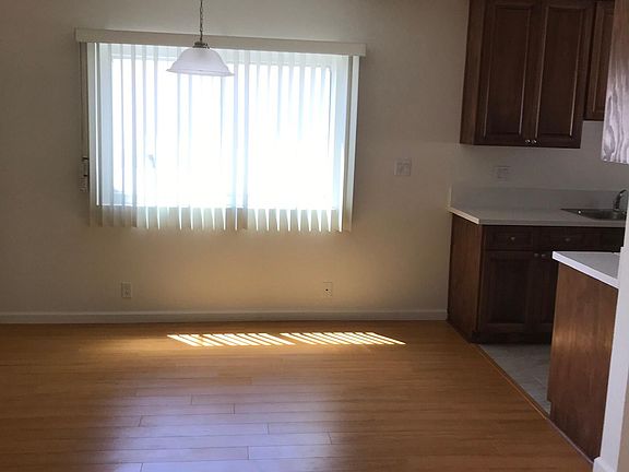 3rd image of 1108 19th St APT 6