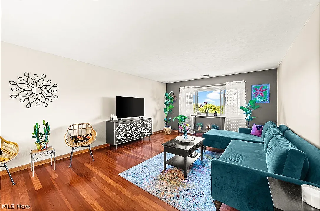 2 bed, 973 sqft, $1,600 — Photo 4