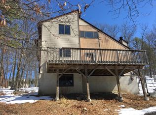 1674 Exeter Ct, Bushkill, PA 18324
