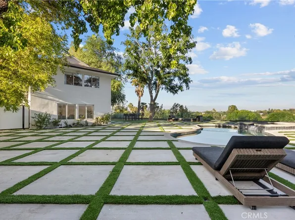 19538 Redwing St, Tarzana, CA 91356