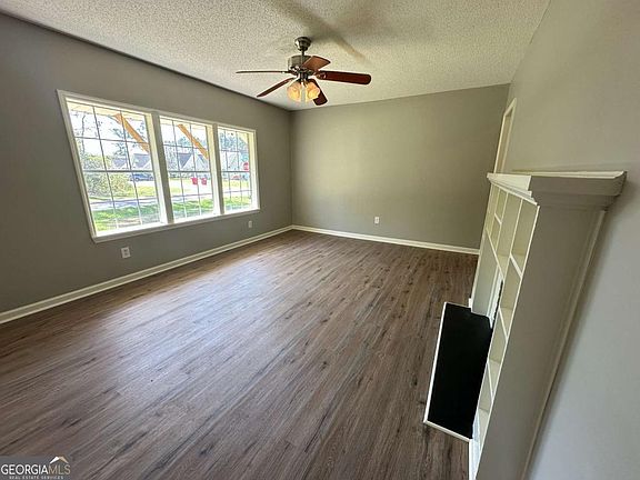 5th image of 11 Pendleton St