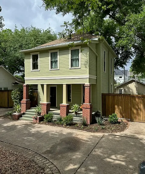 A view of the front of 1023 Tulane.