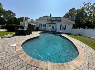 12 Library Ave, Westhampton Beach, NY 11978