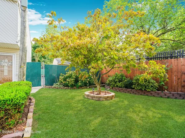 44 Betty Court image 3 of 23