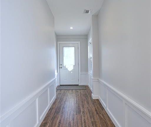 3rd image of 1051 N Railroad Ave