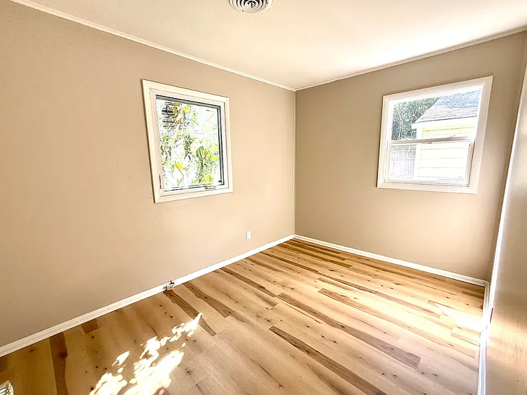 1301 S Cottage Grove Ave — Photo 5