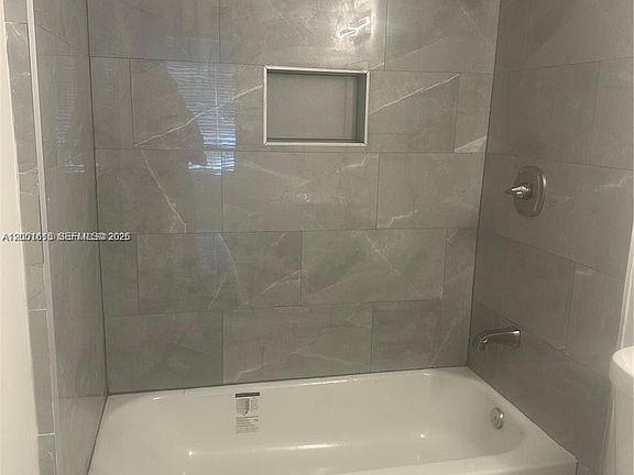 3rd image of 4166 Inverrary Dr APT 210