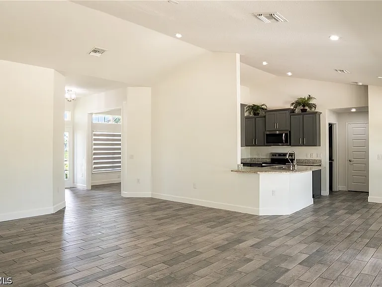 1100 Diplomat Pkwy W — Photo 9