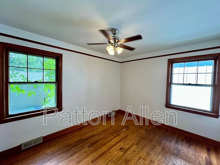 29 Evergreen Ave — Photo 16