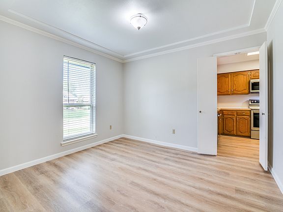 4th image of 2513 Lawnview Dr