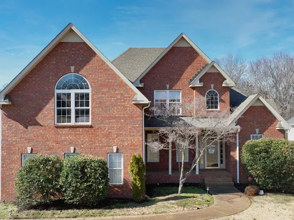 127 Crooked Creek Ln, Hendersonville, TN 37075