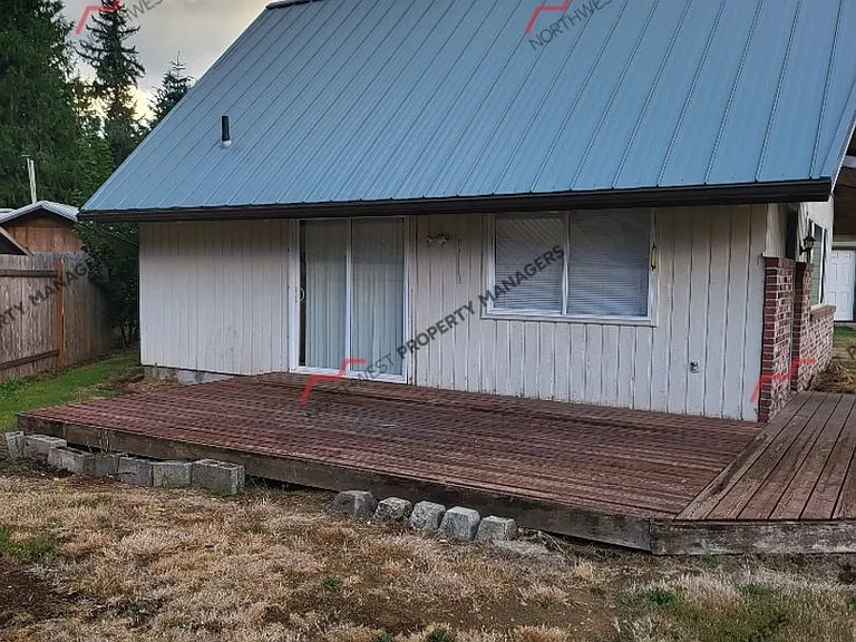 137 Baker Dr — Photo 17