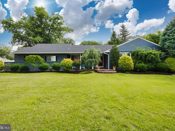 8 Old Oak Rd, Mickleton, NJ 08056