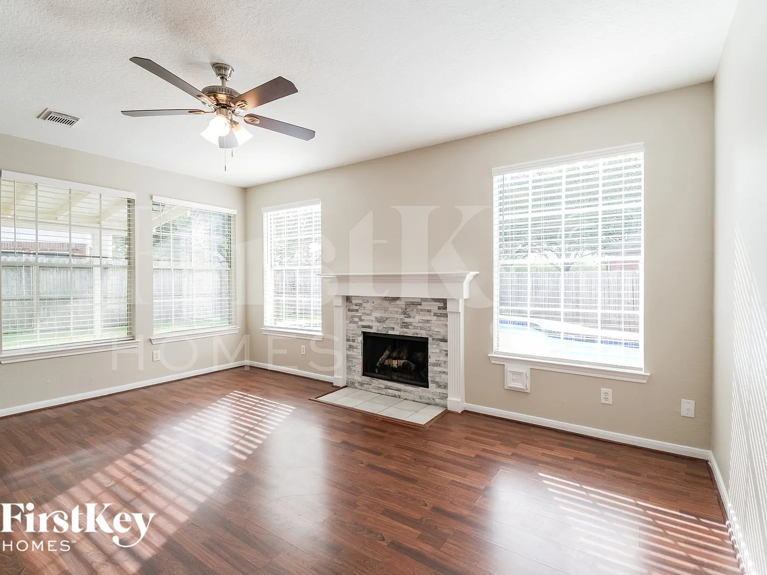 4 bed, 2.5 bath, 2338 sqft, $2,990 — Photo 2