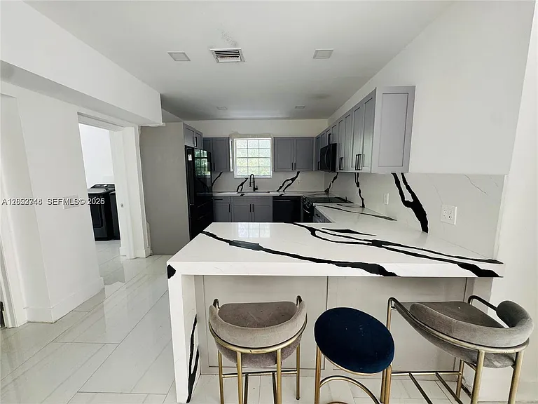 516 La Villa Dr — Photo 3