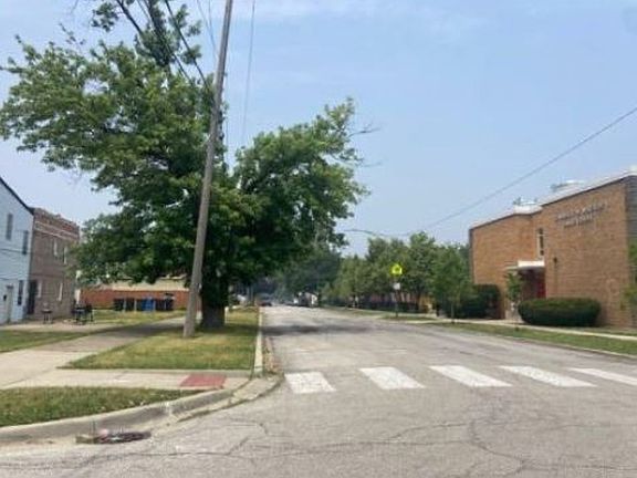 Exterior Neighborhood (street photo)