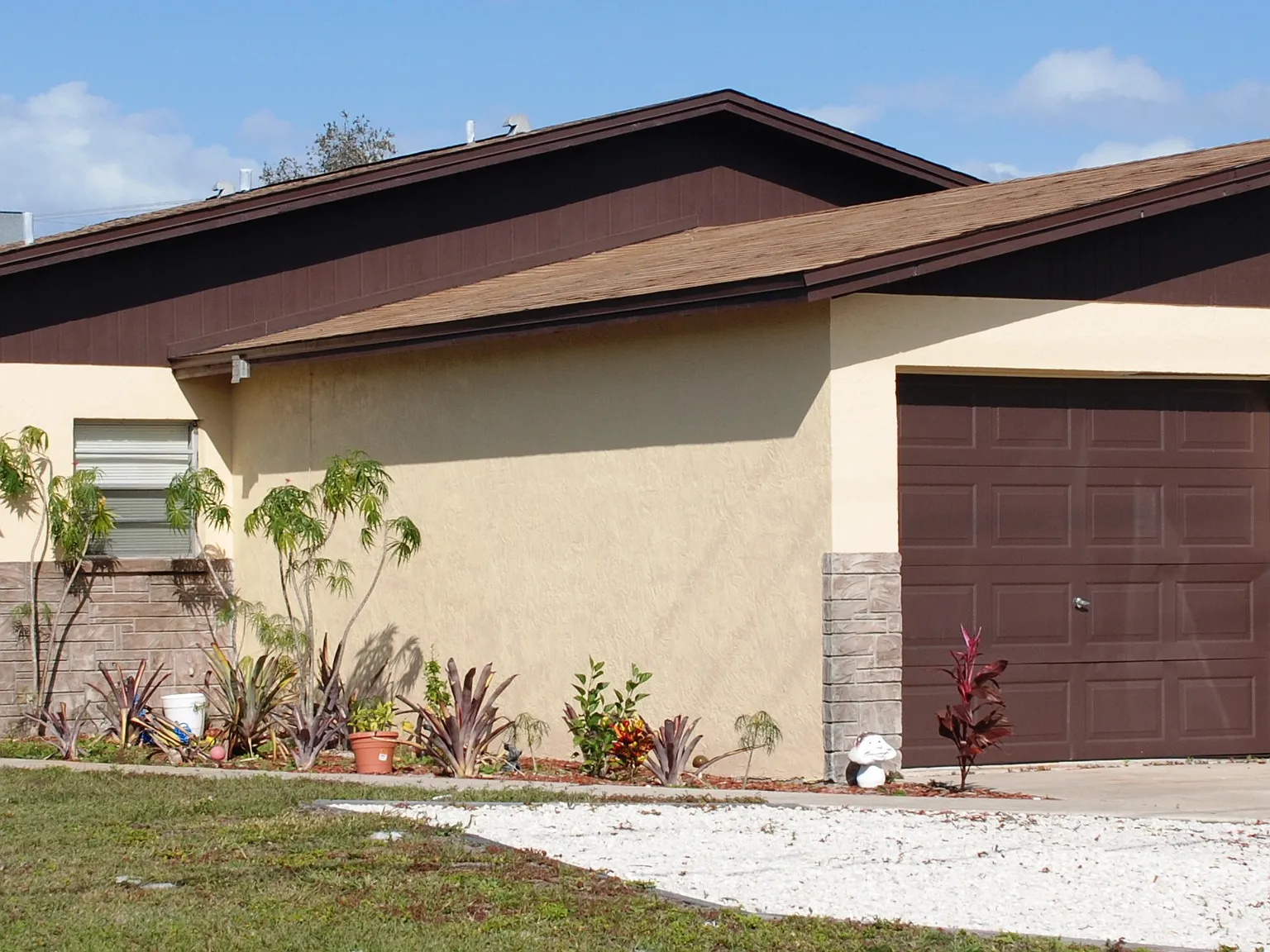 2 bed, 850 sqft, $1,500 — Photo 1