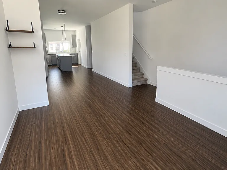 1942 NE 7th Ct — Photo 2