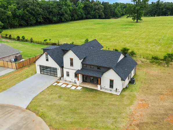 185 Bronco Dr, Texarkana, TX 75503