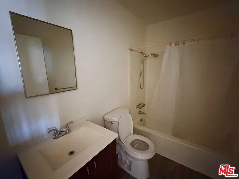 815 S Ardmore Ave #201 — Photo 10