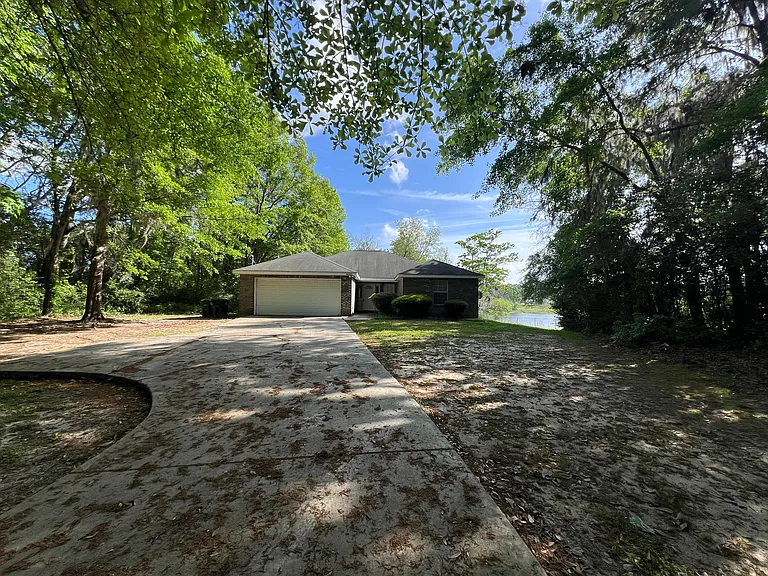 4585 Old Bainbridge Rd — Photo 3