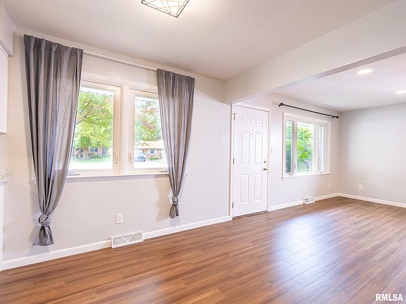 5th image of 1408 N Autumn Ln