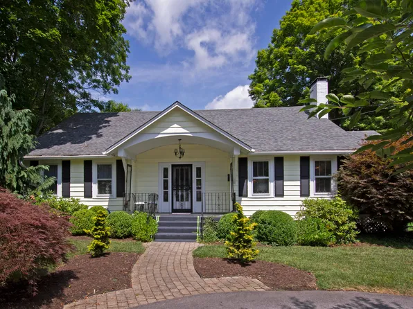 343 Court St S, Lewisburg, WV 24901