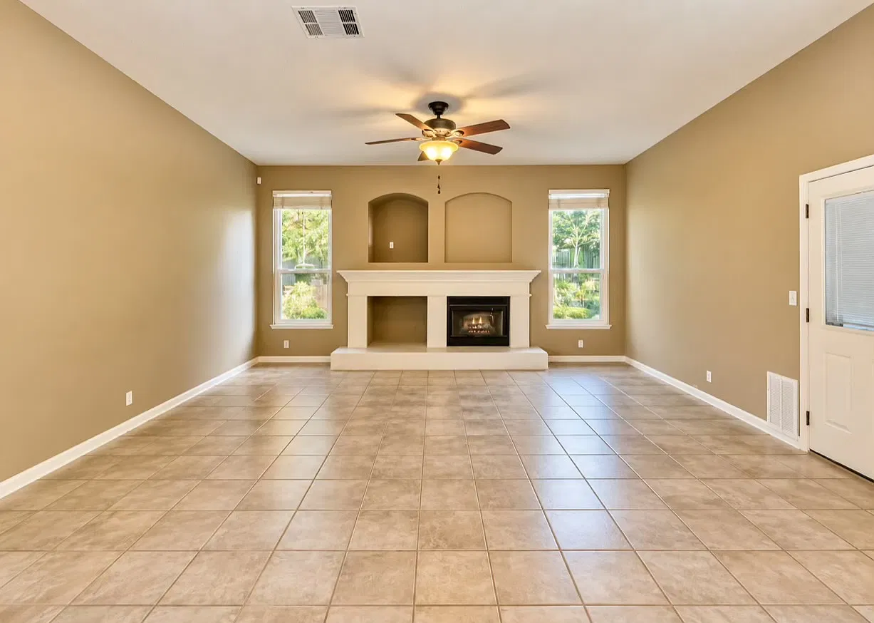 4 bed, 2115 sqft, $3,595 — Photo 3