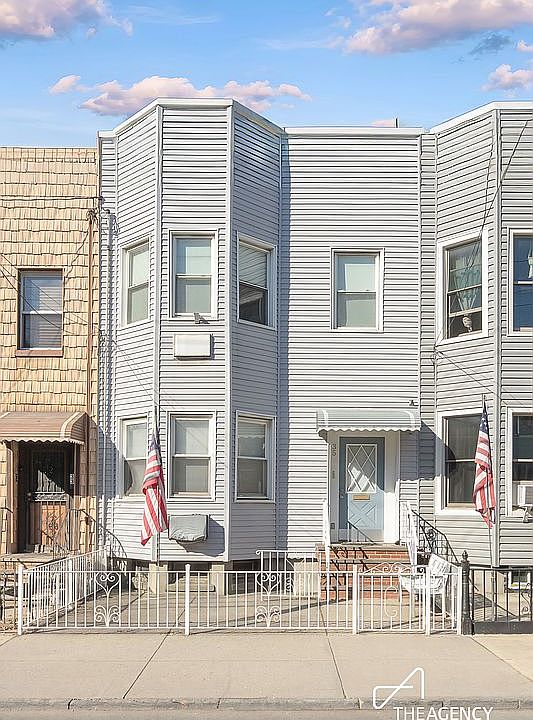 1st image of 35 Hausman St