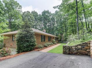 5301 Black Bear Ln, Roanoke, VA 24018