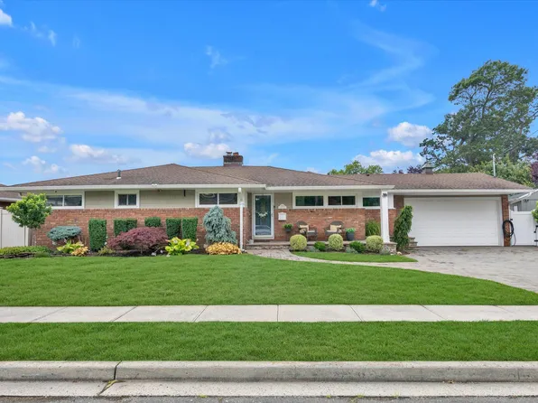 2854 Lenox Road, Oceanside, NY 11572