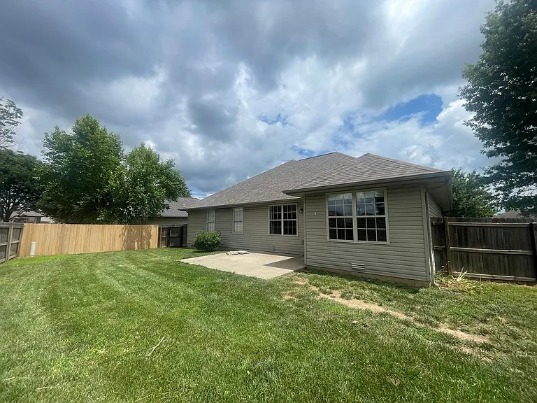 772 E Weller Ct — Photo 13