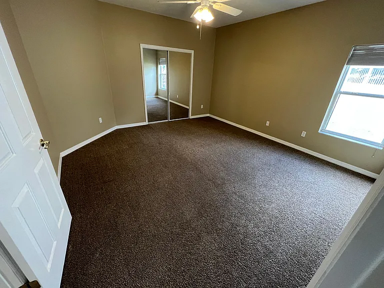 Oversized 2nd/Guest Bedroom