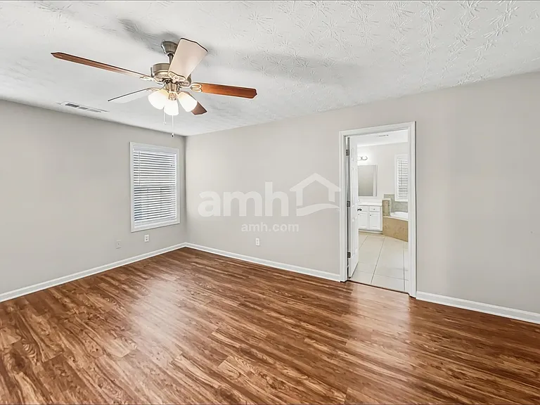 113 Village Dr — Photo 8