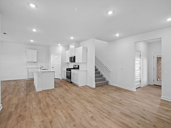 3rd image of 4554 W Triangle St