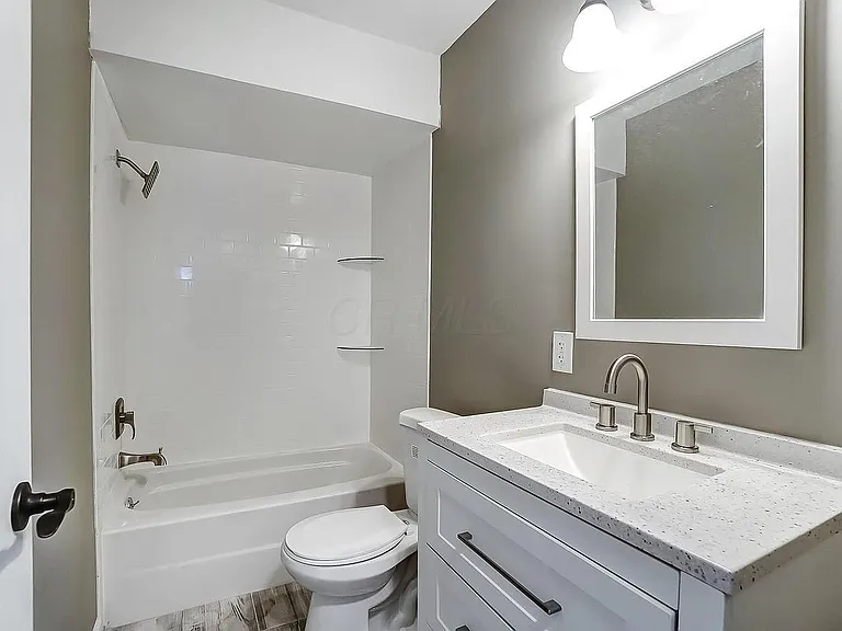 1517 Elmore Ave — Photo 9