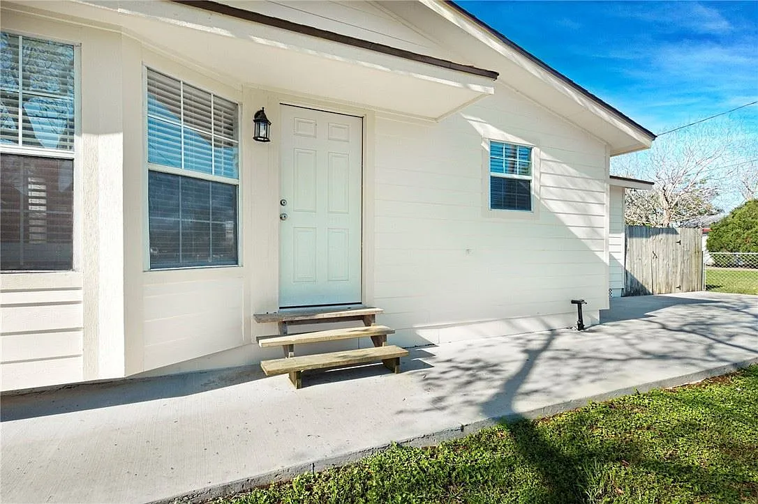 3 bed, 1633 sqft, $2,200 — Photo 3