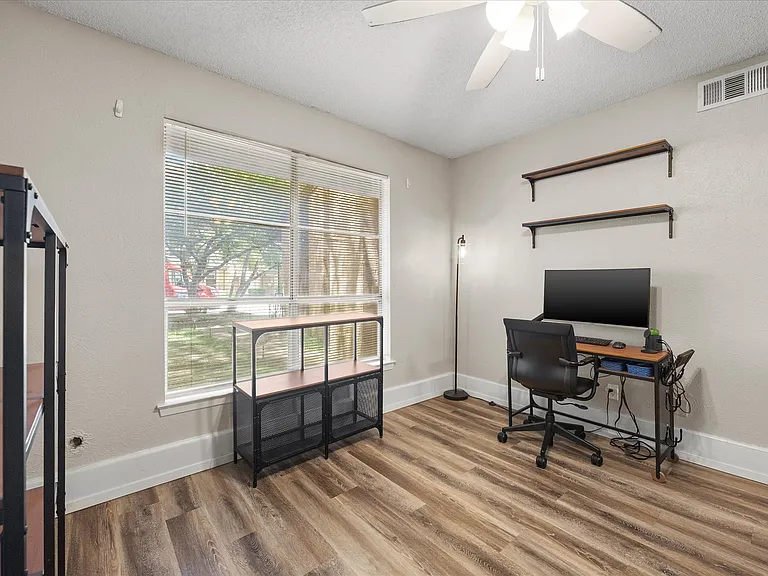 1818 Highbrook Ct — Photo 10