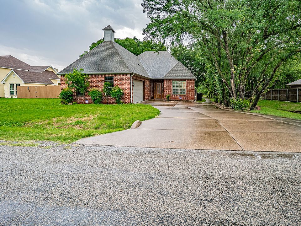 1st image of 211 Bonita Dr