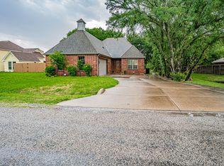 211 Bonita Dr, Granbury, TX 76049