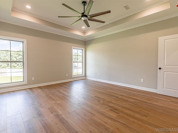 5th image of 118 Sawtooth St