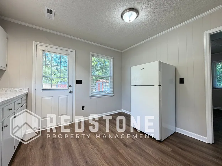 327 E Parker St #B — Photo 4
