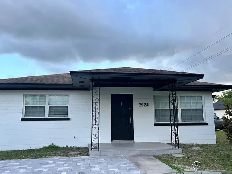 2924 W Braddock St — Photo 1