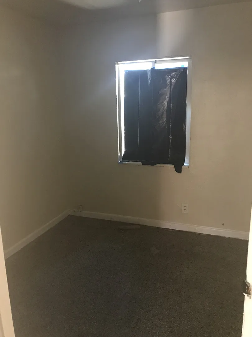 833 Nw 10 Ter - Sunmax — Photo 4