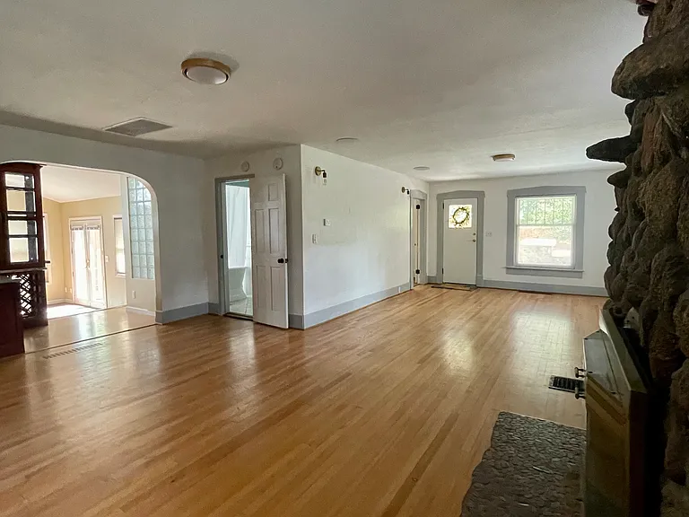 15 Wolfe Ave — Photo 31